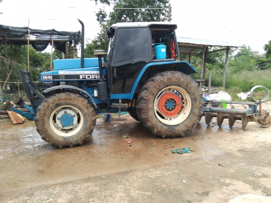 ขายรถไถฟอร์ด 6640 2 เพลาคานหน้าคาราโร่
