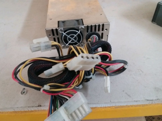 Power supply ยี่ห้อ EMACS input:100-240v output:12v 16A สภาพดี ใช้งานได้ปกติ ราคาตัวละ 400 บาทไม่รวม