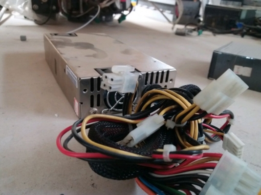 Power supply ยี่ห้อ EMACS input:100-240v output:12v 16A สภาพดี ใช้งานได้ปกติ ราคาตัวละ 400 บาทไม่รวม Power supply ยี่ห้อ EMACS input:100-240v output:12v 16A สภาพดี ใช้งานได้ปกติ ราคาตัวละ 400 บาทไม่รวม