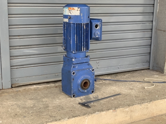 ขายมอเตอร์เกียร์แบบเพลาสวม Hyponic drive Sumitomo 1HP. 380V อัตราทด 1:20 มีระบบเบรคในตัว เพลาออกประมาณ 72 รอบต่อนาที สภาพสวย พร้อมใช้งาน