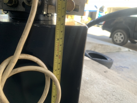 ขายชุดปั๊มน้ำมันไฮโดรลิค Hidroirma ขนาด 4HP. 380V made in Italy มาพร้อมตัวมือโยกคอนโทรล และคอนโทรลไฟฟ้าในตัว สภาพสวย หมุนนิ่ม พร้อมใช้งาน มีชุดสายไฮโดรลิคมาให้ด้วยครับ ราคา 8,000 บาท