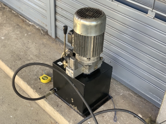 ขายชุดปั๊มน้ำมันไฮโดรลิค Hidroirma ขนาด 4HP. 380V made in Italy มาพร้อมตัวมือโยกคอนโทรล และคอนโทรลไฟฟ้าในตัว สภาพสวย หมุนนิ่ม พร้อมใช้งาน มีชุดสายไฮโดรลิคมาให้ด้วยครับ ราคา 8,000 บาท