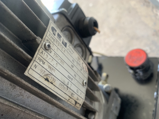 ขายชุดปั๊มน้ำมันไฮโดรลิค Hidroirma ขนาด 4HP. 380V made in Italy มาพร้อมตัวมือโยกคอนโทรล และคอนโทรลไฟฟ้าในตัว สภาพสวย หมุนนิ่ม พร้อมใช้งาน มีชุดสายไฮโดรลิคมาให้ด้วยครับ ราคา 8,000 บาท