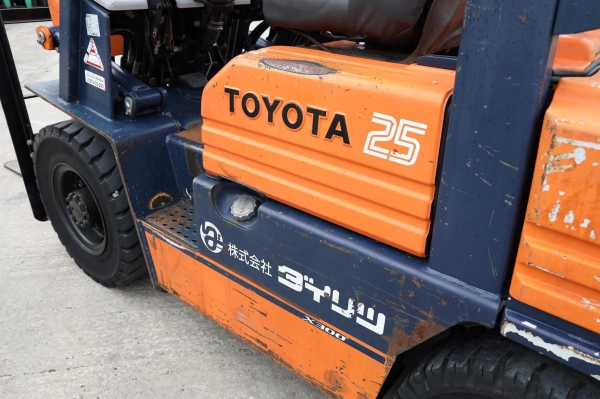 Toyota 5FG25 ยก25ตัน เสาสูง3เมตร เครื่องยนต์เบนซิน นำเข้าจากญี่ปุ่น Toyota 5FG25 ยก25ตัน เสาสูง3เมตร เครื่องยนต์เบนซิน นำเข้าจากญี่ปุ่น