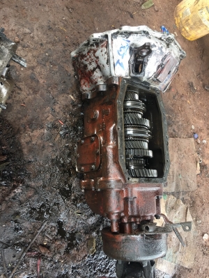 เกียร์ hino  7 เกียร์ถอย 7รอบ1 พร้อมยอย 25000บาท ตัดลงแยกอะไหล่ พร้อมใช้งาน