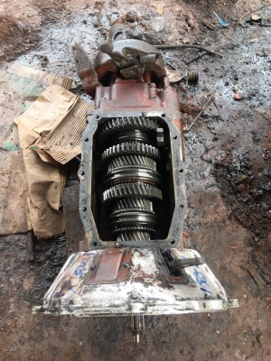 เกียร์ hino  7 เกียร์ถอย 7รอบ1 พร้อมยอย 25000บาท ตัดลงแยกอะไหล่ พร้อมใช้งาน