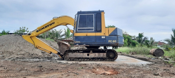 โคมัสสุ Pc 60-5 เครื่องปั๊มเดิมแรงดี ช่วงล่างดี  รถพร้อมใช้ เอกสารซื้อขาย