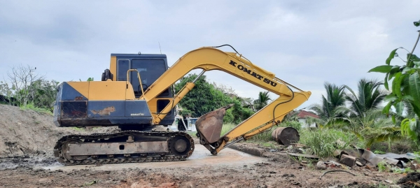 โคมัสสุ Pc 60-5 เครื่องปั๊มเดิมแรงดี ช่วงล่างดี  รถพร้อมใช้ เอกสารซื้อขาย