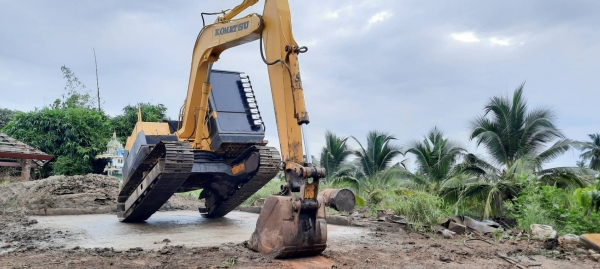 โคมัสสุ Pc 60-5 เครื่องปั๊มเดิมแรงดี ช่วงล่างดี  รถพร้อมใช้ เอกสารซื้อขาย