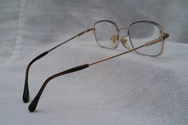 แว่นสายตาไททาเนียมทศวรรษที่ 2010's สายพันธุ์อัมสเตอร์ดัม 'ชาร์ลี แชปลิน' เลนส์มัลติโค้ทคุณภาพสูง ค่าสายตา +300 ใสปิ๊ง ! Authentic CHARLIE CHAPLIN handmade in Japan แว่นสายตาไททาเนียมทศวรรษที่ 2010's สายพันธุ์อัมสเตอร์ดัม 'ชาร์ลี แชปลิน' เลนส์มัลติโค้ทคุณภาพสูง ค่าสายตา +300 ใสปิ๊ง ! Authentic CHARLIE CHAPLIN handmade in Japan