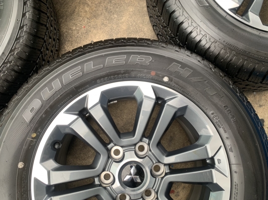 รถออกปีนี้ 20 ล้อแม็กป้ายแดง Mitsu Triton เทาหน้าเงา ขอบ 18 รุ่นใหม่ล่าสุด พร้อมยางป้ายแดง 265-60-18 Bridgestone สวยกริ๊บ