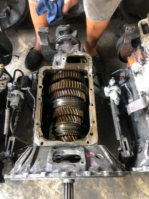 ขายเกียร์ Isuzu Rocky เสื้อลาย 7เกียร์ถอย