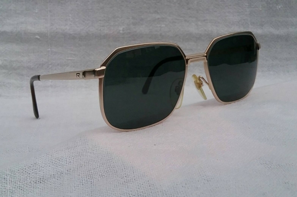 แว่นตาเทพเจ้าของชาวเยอรมันทศวรรษที่ 1990's  'โรเดนสต็อค ไททาเนียม'  เลนส์กระจกคริสตัล 'สีเขียวควันไฟ - สว่าง' บานพับสปริง 'โรดาเฟล็กซ์'  Authentic RODENSTOCK handmade in Germany