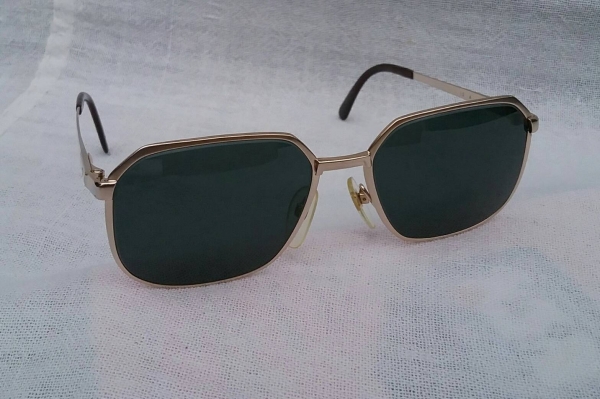 แว่นตาเทพเจ้าของชาวเยอรมันทศวรรษที่ 1990's  'โรเดนสต็อค ไททาเนียม'  เลนส์กระจกคริสตัล 'สีเขียวควันไฟ - สว่าง' บานพับสปริง 'โรดาเฟล็กซ์'  Authentic RODENSTOCK handmade in Germany