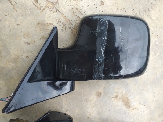 กระจกมองข้างปรับไฟฟ้า 7 สาย isuzu trooper คู่ละ 1500บาท