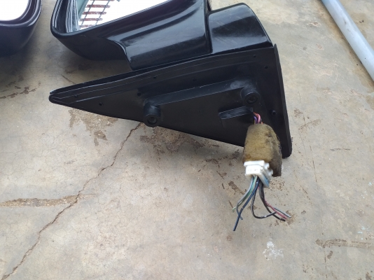 กระจกมองข้างปรับไฟฟ้า 7 สาย isuzu trooper คู่ละ 1500บาท