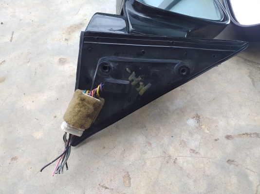 กระจกมองข้างปรับไฟฟ้า 7 สาย isuzu trooper คู่ละ 1500บาท