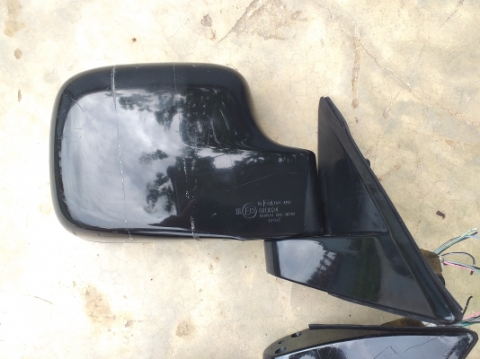 กระจกมองข้างปรับไฟฟ้า 7 สาย isuzu trooper คู่ละ 1500บาท