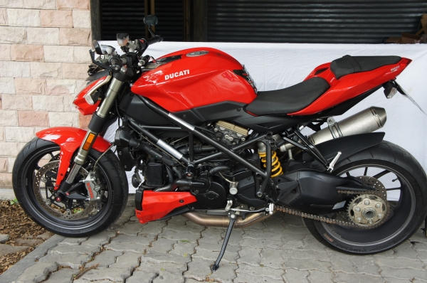 ขาย Ducati Streetfighter 1098 ปี2010 รถสวยวิ่งมา 3400 km. พร้อมทะเบียน