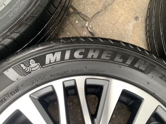 ล้อแม็ก Toyota Alphard Vellfire ขอบ 18 พร้อมยาง 235-50-18 Michelin ปี 18 สภาพดี