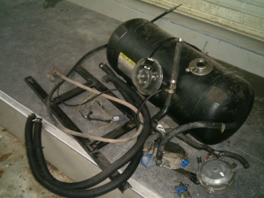 ซื้อมามือ1ใส่ไม่ถึง2ปีพอดีขายรถได้ชุดแกสติดรถยนต์ พร้อมใส่ ถัง58 ระบบดูดขาย5000บ. ทักในlineใช้ชื่อniintouchโทร0861721580 อยู่สมุทรสงคราม