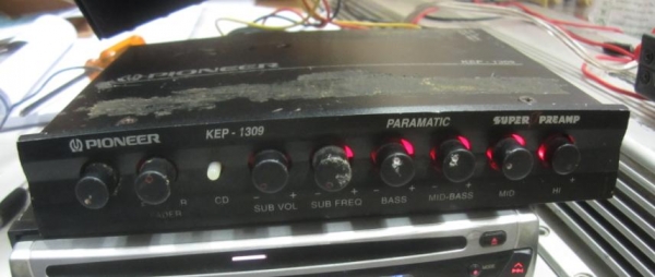มีคลิปให้ดู!! pre pioneer 4 band ครับ เสียงใส เบสนุ่ม มี sub out ที่สำคัญ รุ่นนี้ไม่มีเสียงซ่ารบกวนหูเมื่อเพลงหยุด หรือเบาโวลุ่มครับ