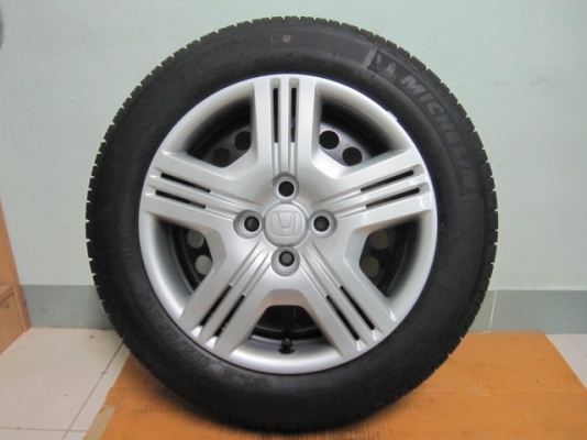 ขายยางพร้อมกะทะและฝาครอบ Honda City ป้ายแดง ขนาด 175/65R15 ยางปี 13