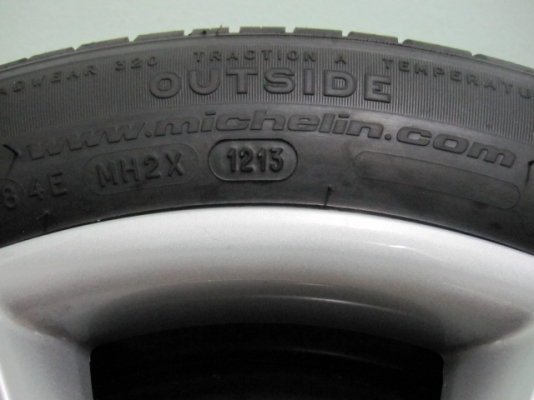 ขายยางพร้อมกะทะและฝาครอบ Honda City ป้ายแดง ขนาด 175/65R15 ยางปี 13