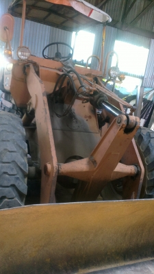 ขายรถตัก  KOMATSU J 30 สภาพพร้อมใช้งาน