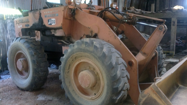 ขายรถตัก  KOMATSU J 30 สภาพพร้อมใช้งาน