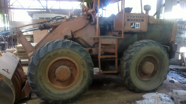 ขายรถตัก  KOMATSU J 30 สภาพพร้อมใช้งาน