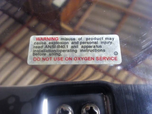 เกจหน้าปัดบอกแรงดันใช้ได้กับทุกจุดที่ต้องการทราบแรงดัน เช่นถังลม ท่อต่างๆ