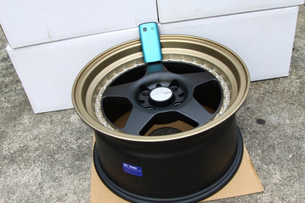 ล้อใหม่ขอบ15"Work cr01 4รู100 กว้าง8 ออฟ25 สีดำขอบทอง