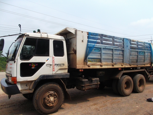 ขาขด่วนรถสิบล้อหลงโบซีL7201เครือง220แรงม้า2เพลาดรั้ม