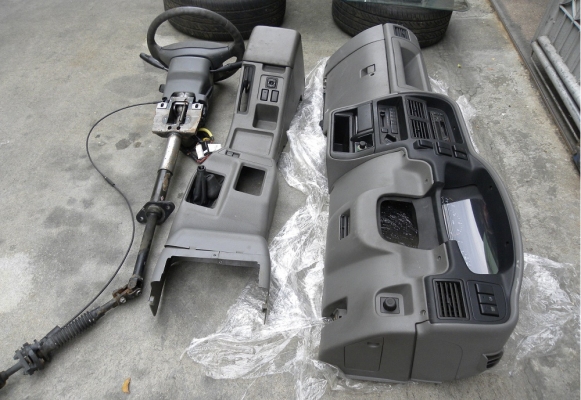 ขายชุดดคอนโซนหน้า  ISUZU ดรากอนอาย