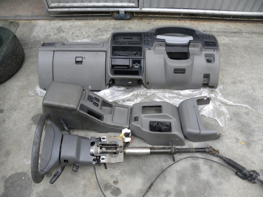 ขายชุดดคอนโซนหน้า  ISUZU ดรากอนอาย