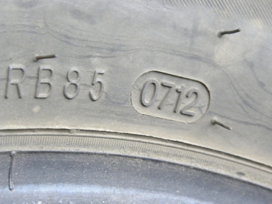 ขายยาง 215/55R16 ปี 2012 1 คู่