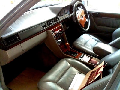 Benz 300E  รุ่นท็อป เบาะไฟฟ้า แม็กซ์ สภาพเรียบร้อย โทรสอบถามรายละเอียดได้ครับ