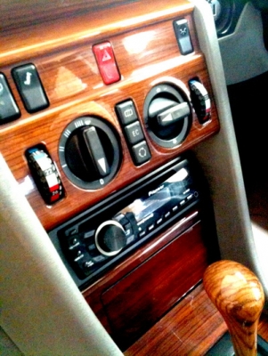 Benz 300E  รุ่นท็อป เบาะไฟฟ้า แม็กซ์ สภาพเรียบร้อย โทรสอบถามรายละเอียดได้ครับ