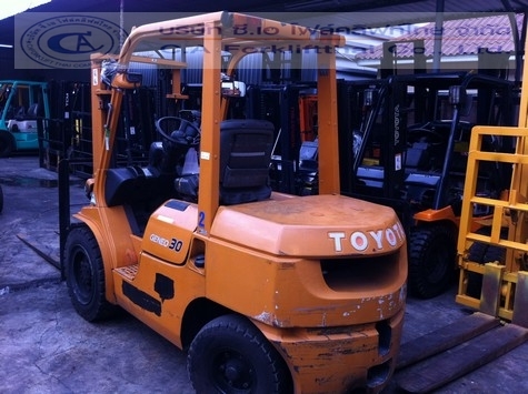 ขายรถ โฟล์คลิฟท์ TOYOTA รุ่น 7-FD30