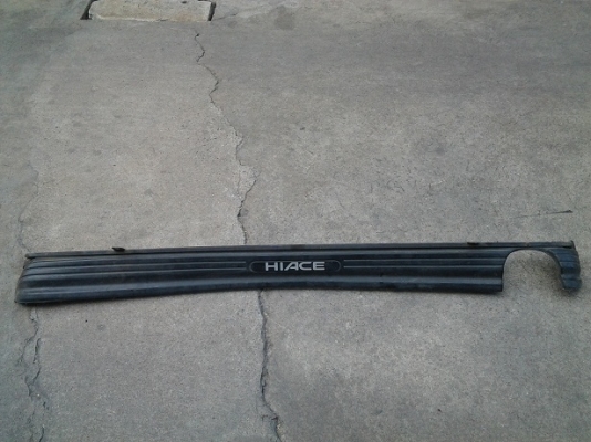 ขายแผ่นปิดใต้กันชนหลังรถตู้หัวจรวด