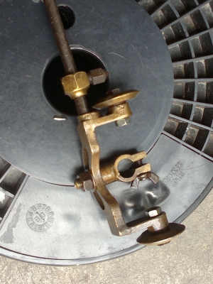 ปรับราคาลงวงเวียน  ทองเหลีอง