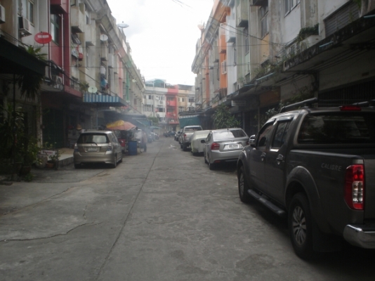 ขายด่วนตึกแถว 4 ชั้น รวมชั้นลอยเป็น 5 ชั้นข้างเมเจอร์รัชโยธิน ราคาคอนโด