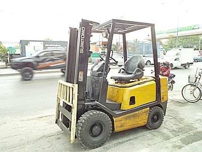 ขายรถยกSUMITOMO 2 ตัน (รุ่นใหม่)  เครื่องดีเซล กระบอกคู่ เสาสูง 3 เมตร ยางตันใหม่ 4 ล้อ  พวงมาลัยเพาเว่อร์  สีเดิมจากนอก นำเข้าจากญี่ปุ่น ใช้งานได้ทันที