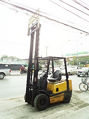 ขายรถยกSUMITOMO 2 ตัน (รุ่นใหม่)  เครื่องดีเซล กระบอกคู่ เสาสูง 3 เมตร ยางตันใหม่ 4 ล้อ  พวงมาลัยเพาเว่อร์  สีเดิมจากนอก นำเข้าจากญี่ปุ่น ใช้งานได้ทันที