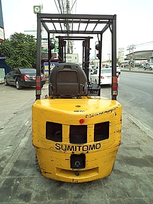 ขายรถยกSUMITOMO 2 ตัน (รุ่นใหม่)  เครื่องดีเซล กระบอกคู่ เสาสูง 3 เมตร ยางตันใหม่ 4 ล้อ  พวงมาลัยเพาเว่อร์  สีเดิมจากนอก นำเข้าจากญี่ปุ่น ใช้งานได้ทันที
