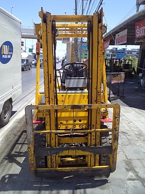 ขายรถยกโตโยต้า 1.5 ตัน รุ่น5 เครื่องเบนซิน เกียร์ออโต้  กระบอกคู่ ยางตันใหม่ เสาสูง 3 เมตร  พวงมาลัยเพาเว่อร์  สีเดิมจากนอก นำเข้าจากญี่ปุ่น ใช้งานได้ทันที