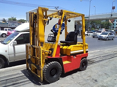 ขายรถยกโตโยต้า 1.5 ตัน รุ่น5 เครื่องเบนซิน เกียร์ออโต้  กระบอกคู่ ยางตันใหม่ เสาสูง 3 เมตร  พวงมาลัยเพาเว่อร์  สีเดิมจากนอก นำเข้าจากญี่ปุ่น ใช้งานได้ทันที