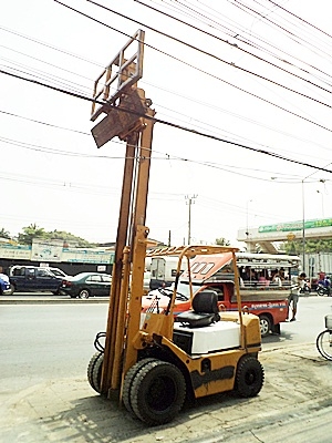 ขายรถยกTCM 2.5 ตัน  เครื่องเบนซิน งาเทด้ำ  เสาสูง 3.5 เมตร ล้อหน้าคุ่ พวงมาลัยเพาเว่อร์  สีเดิมจากนอก นำเข้าจากญี่ปุ่น ใช้งานได้ทันที