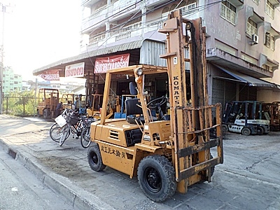 ขายรถยกโคมัสสึ 2 ตัน เครื่องเบนซิน กระบอกคู่ เสาสูง 4 เมตร พวงมาลัยเพาเว่อร์ สีเดิมจากนอก นำเข้าจากญี่ปุ่น ใช้งานได้ทันที ขายรถยกโคมัสสึ 2 ตัน เครื่องเบนซิน กระบอกคู่ เสาสูง 4 เมตร พวงมาลัยเพาเว่อร์ สีเดิมจากนอก นำเข้าจากญี่ปุ่น ใช้งานได้ทันที